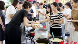 泰山“第一宴” 温情又撩胃——岱岳区卧虎山小学举行“厨神驾到”教师招牌菜博览会