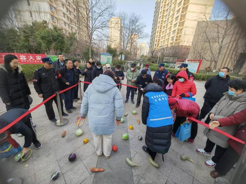 南苑街道开展黄河大集“喜迎元旦 集市便民服务暖人心”活动