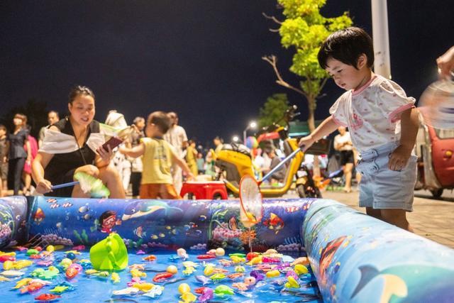 湖南汉寿：夜市“烟火气”点亮城市“夜经济”