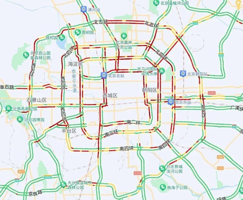 北京周五晚高峰逢降雨交通压力大 请尽量选择公共交通