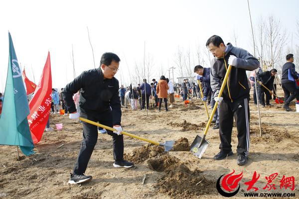 农业银行滨州分行百余名员工参与植树活动 共建绿色家园