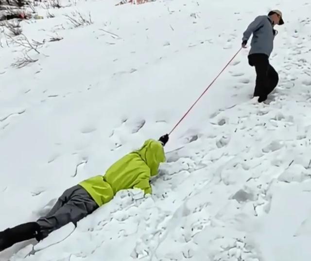 中产高级运动突然被年轻人挤爆，一个个像“流放宁古塔在雪地里爬”