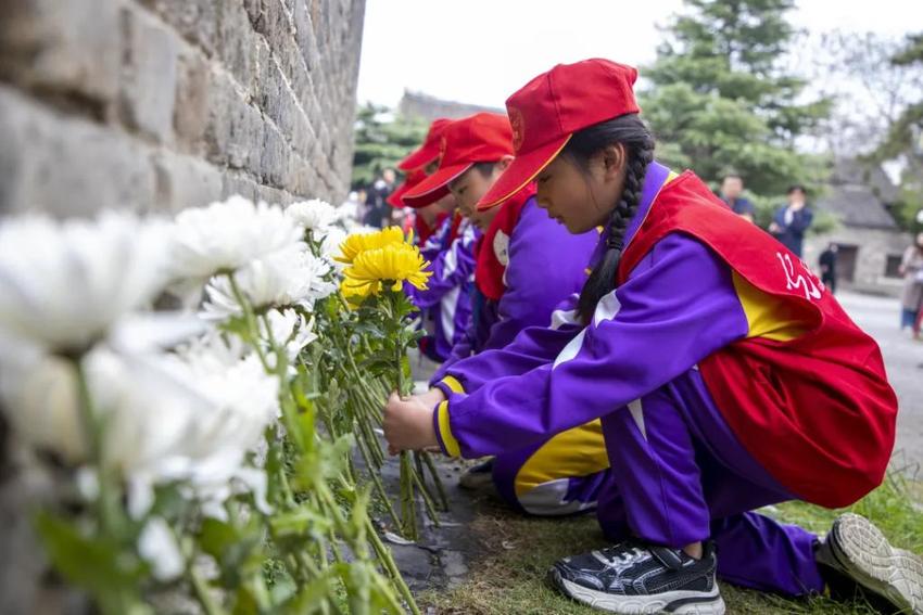 风清景明正清明——各地倡导文明祭扫见闻