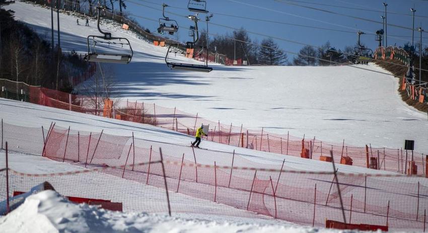 游客少、气温高 韩国滑雪旅游业面临困境