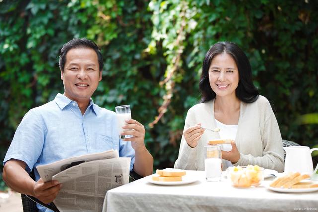 中年女人若有这三种表现，说明她只是想和你玩玩，并非真的动情