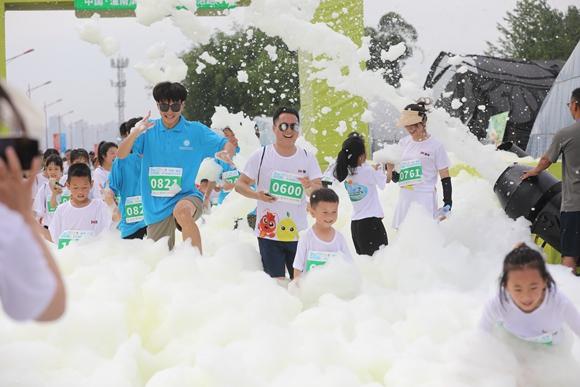 出圈了！首届中国·潼南滨江田园彩虹泡泡跑收获好评