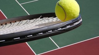 参赛选手抢分激烈 广西业余网球公开赛平果站收拍