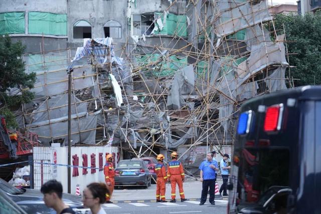 广州天河一建筑外墙脚手架坍塌疑有人员被困