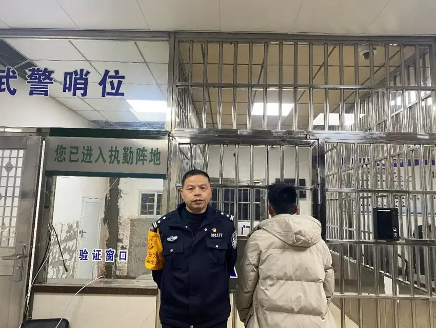 偷电动车养你啊？为讨女友欢心，男子偷电动车送女友，谎称充话费送的