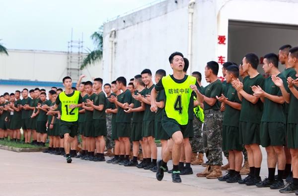 “燃爆夏日” 武警防城港支队举行军事体育运动会