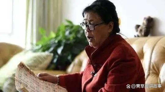 她70岁养老金7千，住女儿家，女儿说：妈，交3千生活费！