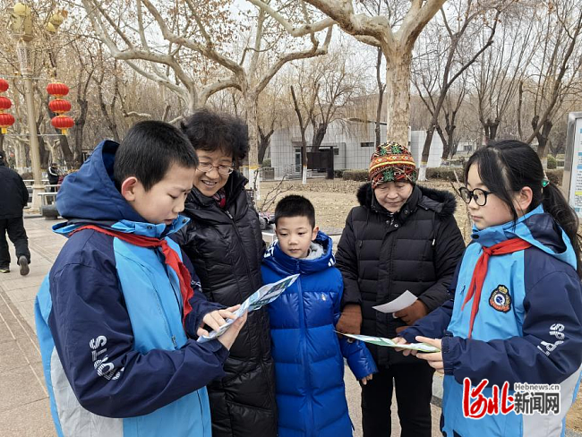 小小红领巾 文明志愿行——石家庄市桥西外国语小学开展红领巾志愿者活动