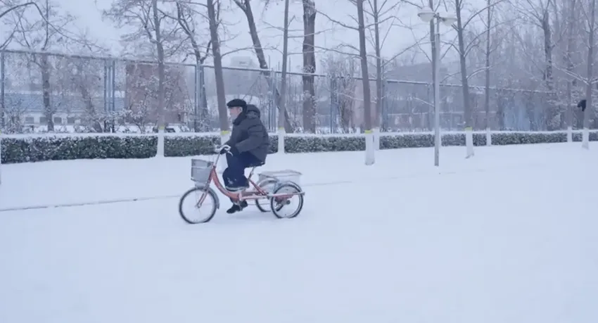 89岁院士雪天骑三轮车去实验室，北科大：他为人低调，对科研坚持不懈