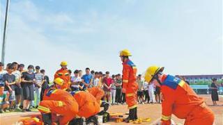 专业救援队给大学生“授业解惑”