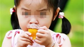 回顾 上海2岁女童吃果冻噎死，家属起诉食品公司索赔208万，判了