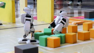 智能餐饮服务、智慧药房……看重庆大学生机器人创意大比拼