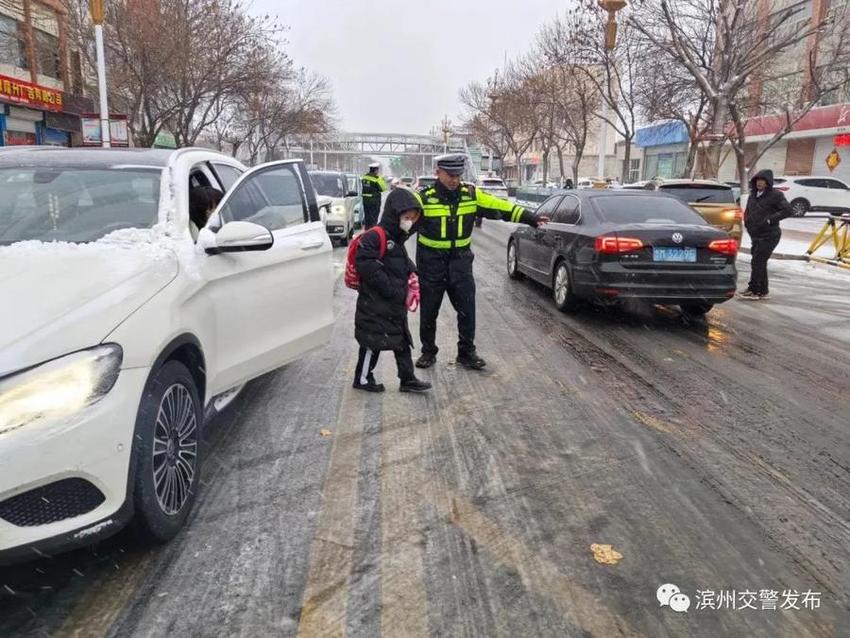 最美雪“警”|滨州交警以“雪”为令，线上＋线下守护加倍