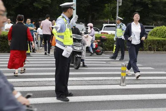 为高考护航 闵行公安多警种参与高考安保