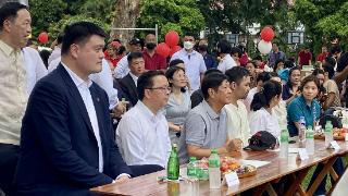 黄溪连大使和姚明共同出席菲律宾总统府篮球慈善活动