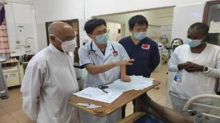 中国医大一院援冈医生完成该国首例心脏起搏器植入术