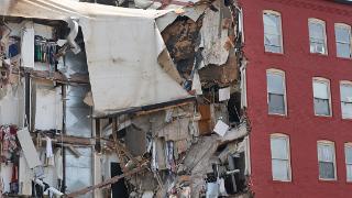 美国公寓倒塌事故致3人死亡 居民起诉当地政府：未发出风险警告