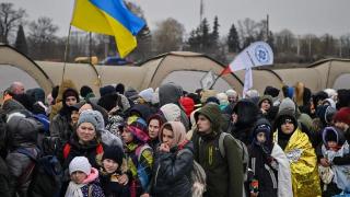 不打到乌克兰绝种，北约不罢休，波兰宣布，帮基辅搜集外逃的难民