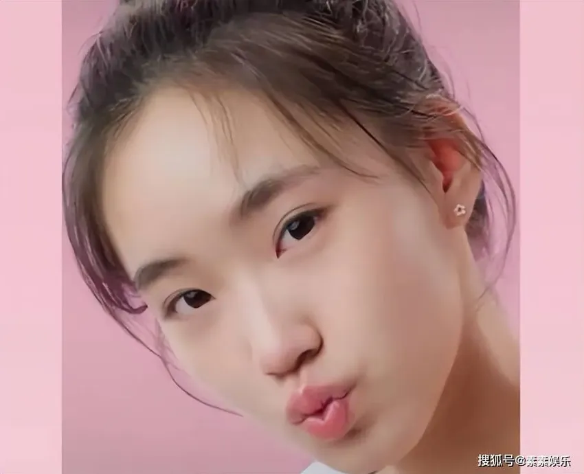 小S二女儿真实身材曝光，没修图的腿获得好评，和普通女孩没区别