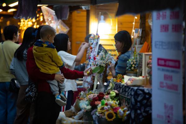 重庆秀山土家族苗族自治县青春集市热闹开市