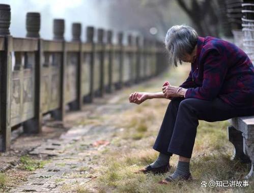 我照顾女儿月子，给儿媳3千请保姆。我回来养老，儿媳：找你女儿