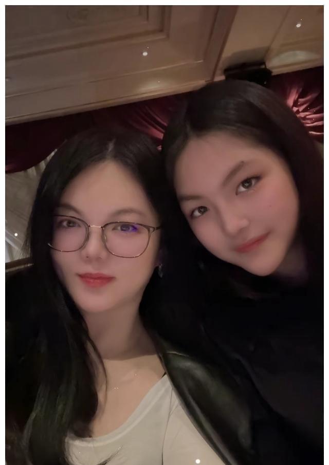 王岳伦李湘离婚后，各自生活大不同