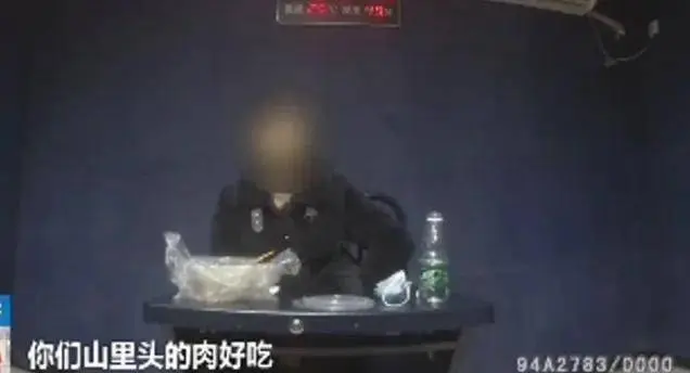 神秘女子半夜带三个保镖到四川“买腊肉”？警方出击：系陕西籍女毒贩来川交易毒品