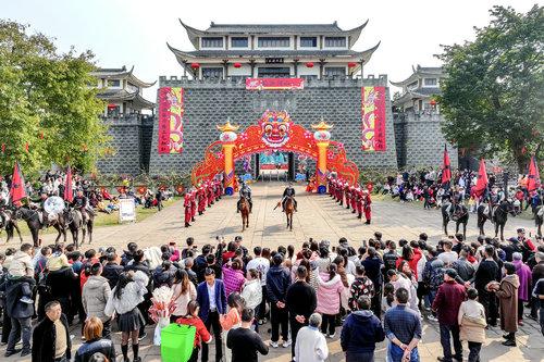 四川合江：观民俗表演 过热闹新年