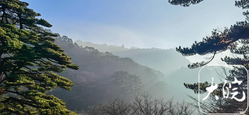 大皖新闻记者带你登黄山跨年！31日登山游客较多，有不少游客选择留宿等待日出