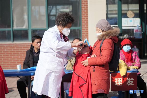 东营人学习雷锋在行动