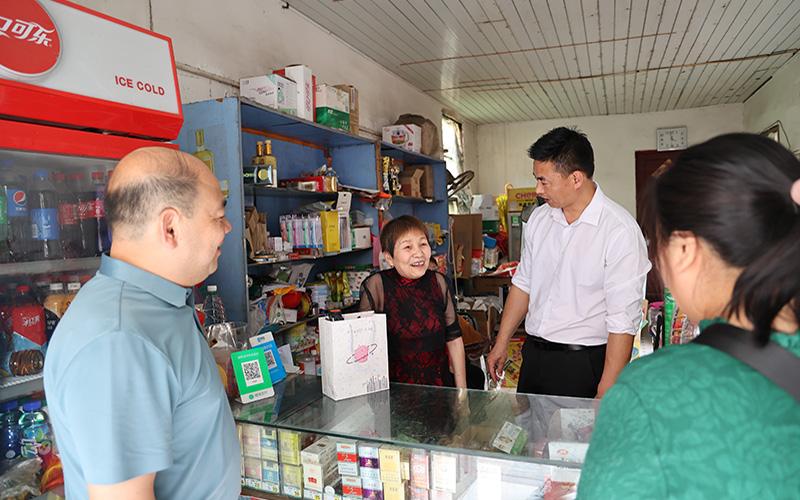 湖北省荆州市洪湖市烟草局开展帮扶残疾零售户主题活动