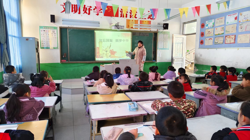 忆峥嵘岁月 吾辈当自强——商河县贾庄镇亚林庵小学少先队“国家公祭日”主题活动