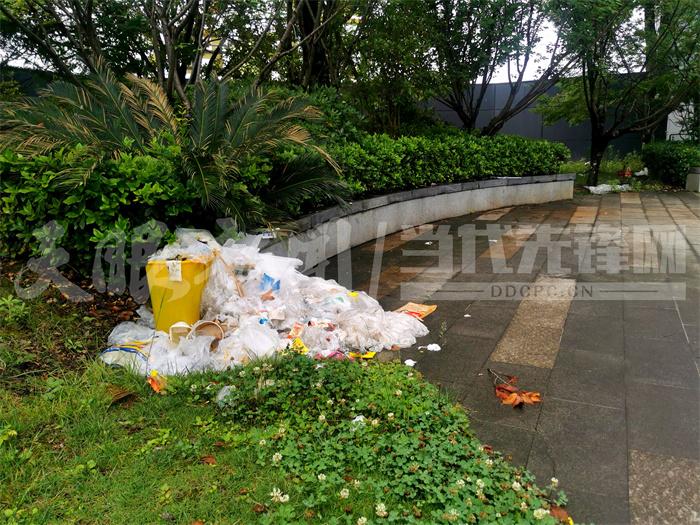 【天眼问政】贵阳一网红打卡地环境卫生堪忧，亟待整治