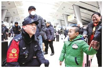 “旅客一抬头，就能看见警察”