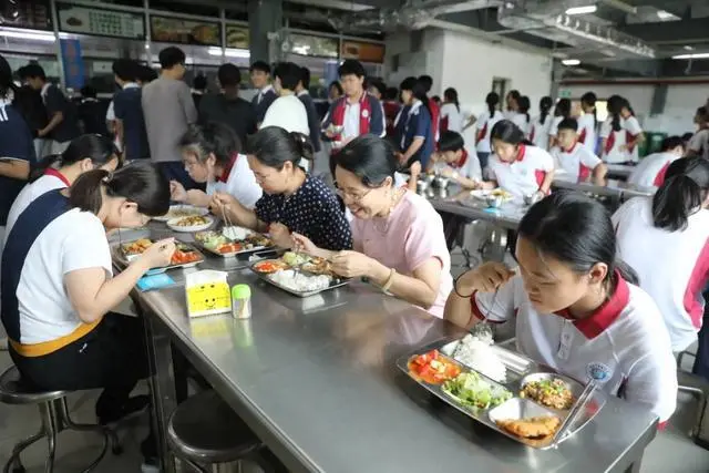 珠海：取消教工食堂，师生“同餐同菜同价”