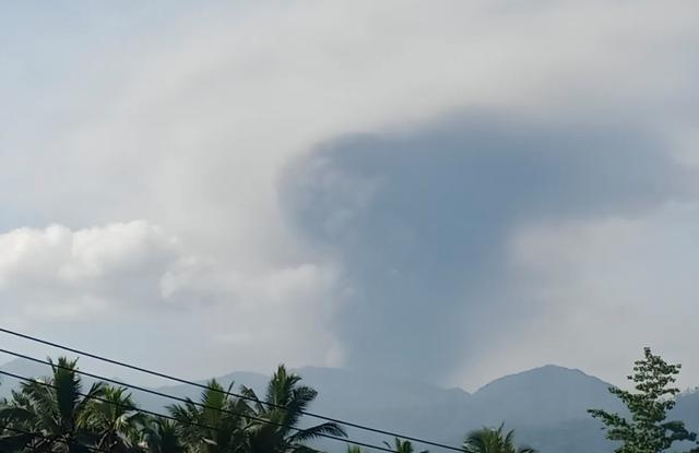 印尼杜科诺火山喷发