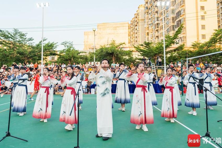 海南“村 VA ”丨文昌铺前文北中学师生长笛合奏《万疆》 为赛事加油助威