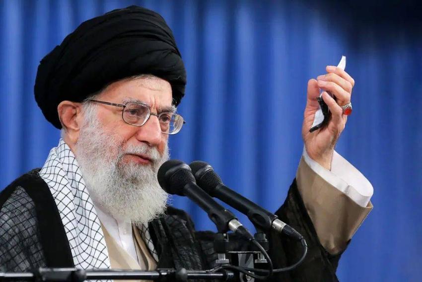 伊朗高层氛围突变，面对84岁的最高领袖，亲西方的温和派有了想法