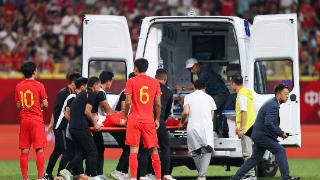 记者：李帅一直吃止疼药打比赛，他曾为国足受伤不可能拒绝征召