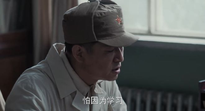 《侦察英雄》出场2分钟的沈院长，得过金钟奖，是演二代