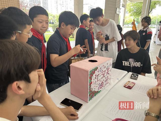 旅校学生化身导游，带领中小学生“趣游武汉”