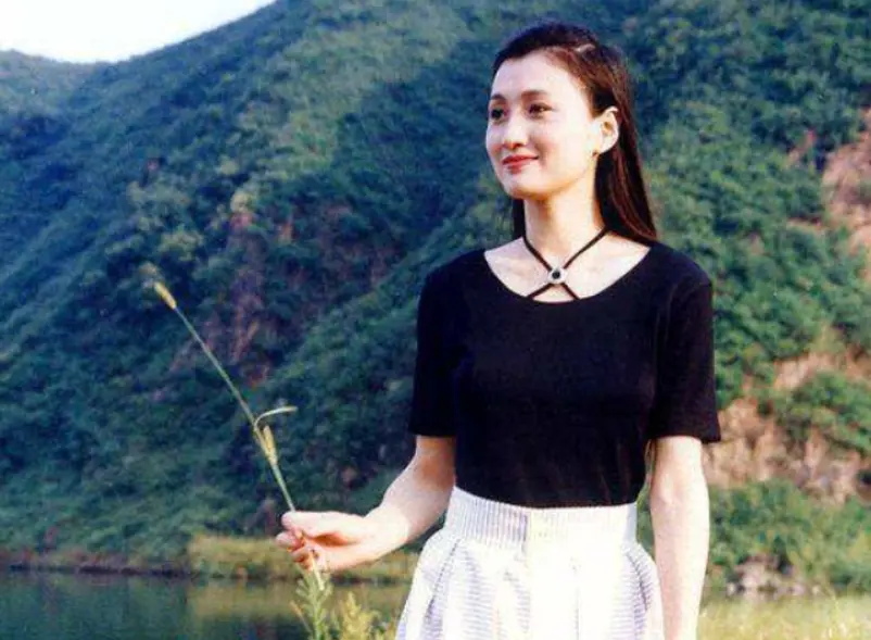 80年代第一美女，因长得太美遭人暗算，凭“杨贵妃”爆红后退圈了