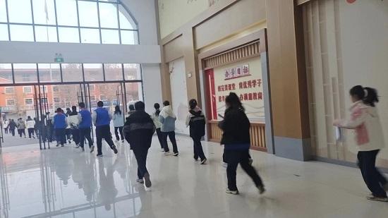 临沂六中启阳校区举行“学宪法，讲宪法”主题升旗仪式