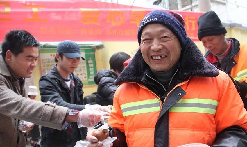 这样的加工食物中含有亚硝酸盐含量非常高，容易产生亚硝酸铵