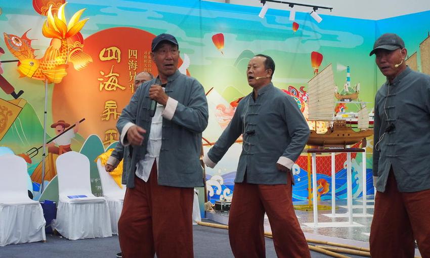 激越高亢的日照岚山号子亮相非遗博览会，古稀老人表演捕鱼场景