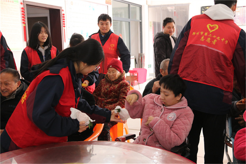 郑州市第二十九中学团委开展学雷锋志愿服务活动